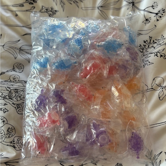 Large Bag Of 48 Assorted Water Beads Dinos Squishy Toys ￼ - Picture 5 of 6